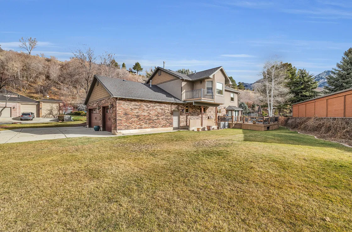 5 bed, 3.5 bath, 5000 sqft, $5,000 — Photo 2