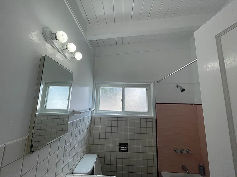 2640 Illinois St — Photo 22