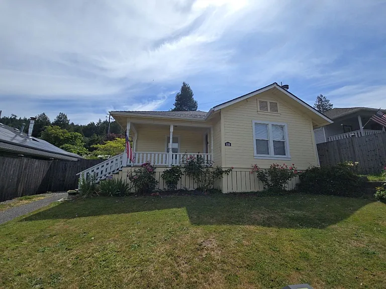 526 B St — Photo 2