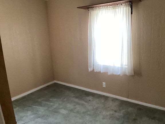 3rd image of 2227 Shadywood Rd