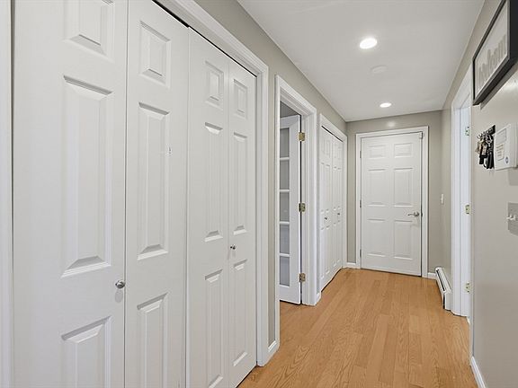5th image of 10 Bryan Dr