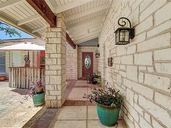 5th image of 82 Brookhollow Dr