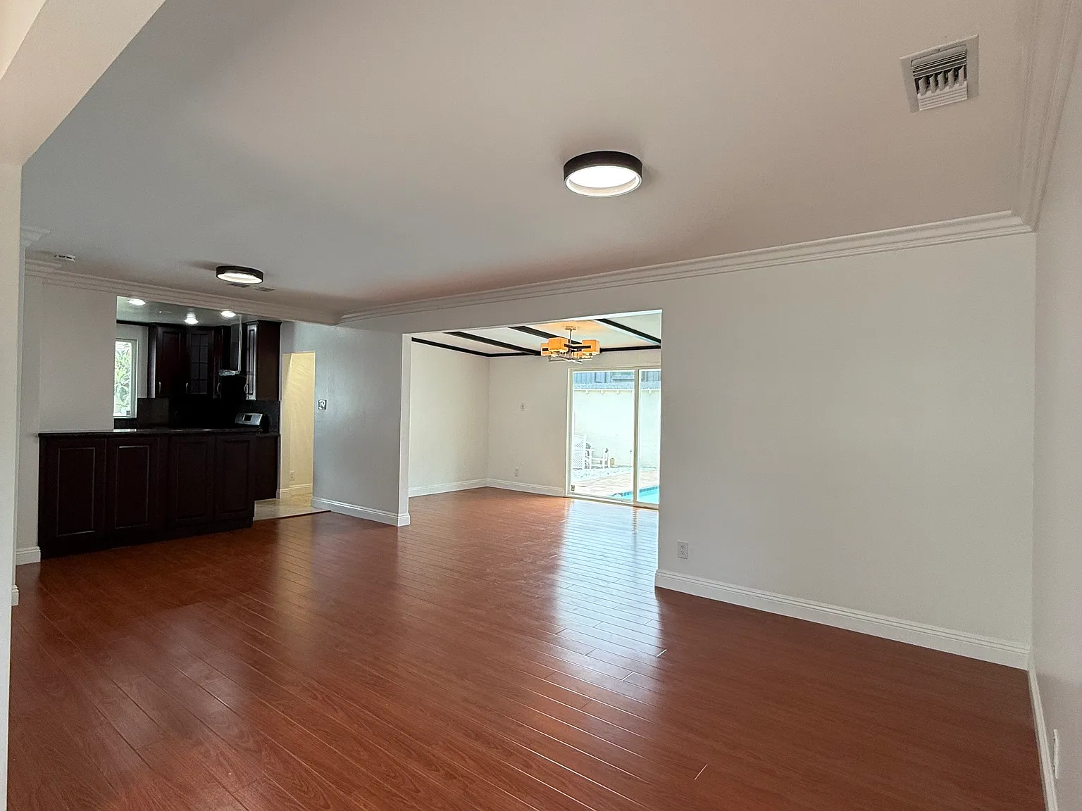 3 bed, 1381 sqft, $5,100 — Photo 4