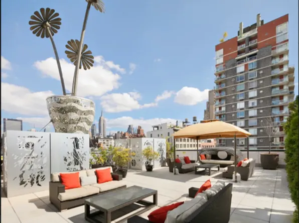 305 West 16th Street image 9 of 14