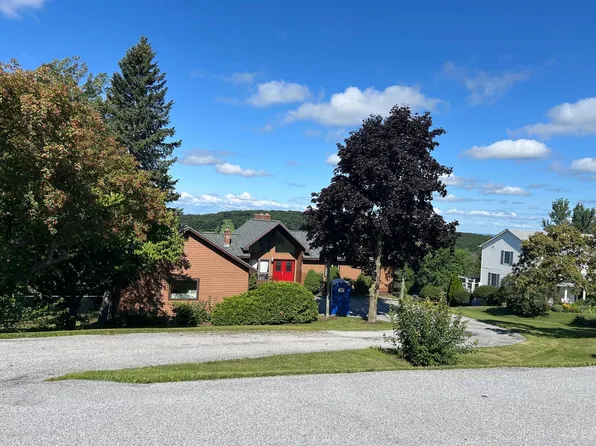 45 Bluff Ln, Saint Albans, VT 05478