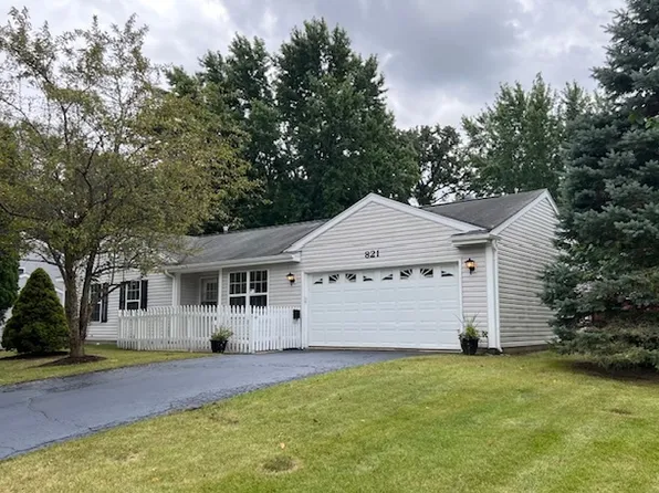 821 Dartmouth Dr, Island Lake, IL 60042