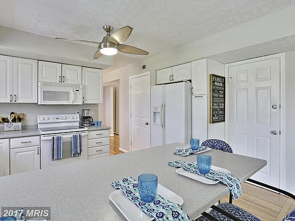 4th image of 1347 Blackwalnut Ct