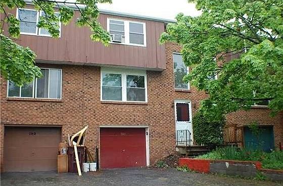 2nd image of 105 Carriage Ct