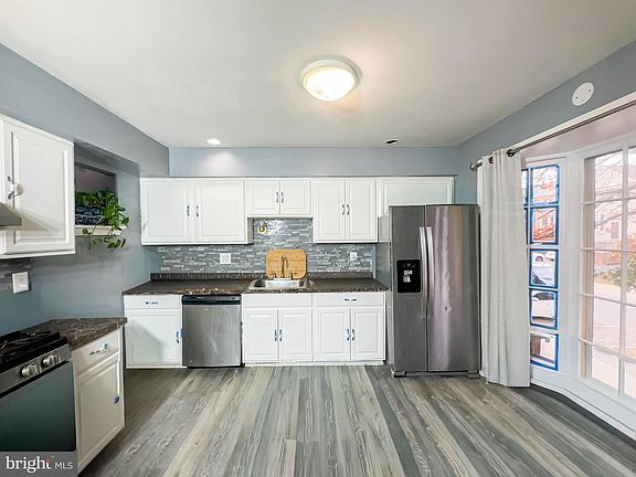 2nd image of 2863 Strauss Ter