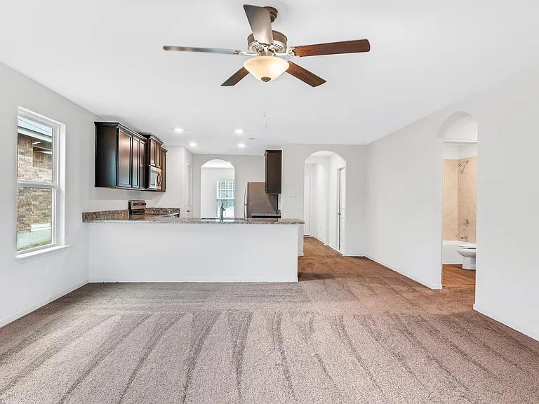 112 Allington Cir — Photo 5