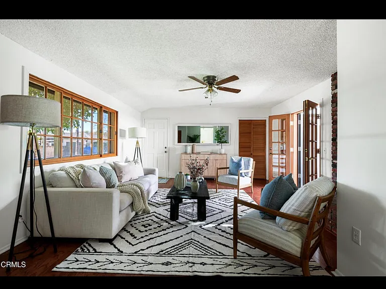 1563 Valencia Ave — Photo 12