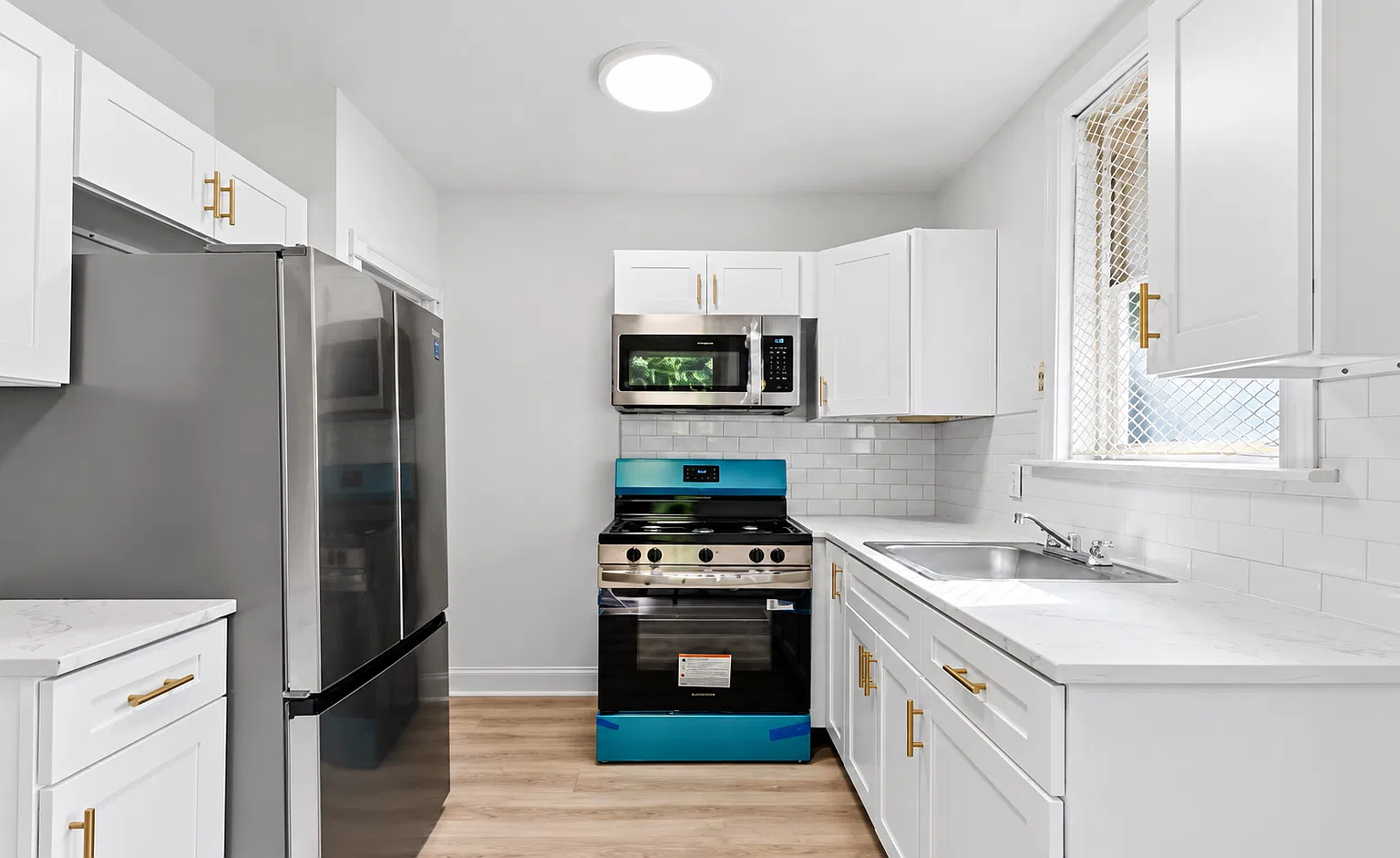 3 bed, 1.5 bath, 936 sqft, $1,950 — Photo 2