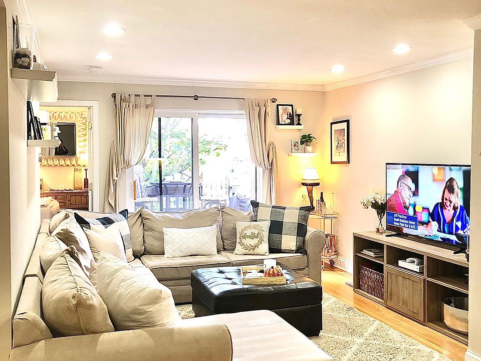 1st image of 2140 N Lincoln Ave #302