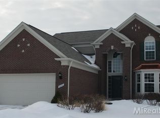 19056 Hazelton Dr, Macomb, MI 48042