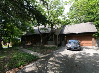 29W662 Waynewood Dr, West Chicago, IL 60185