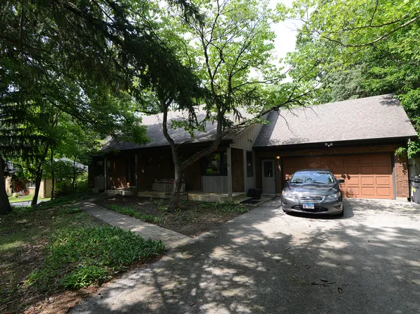 29W662 Waynewood Dr, West Chicago, IL 60185