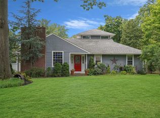 16 Stengel Pl, Smithtown, NY 11787