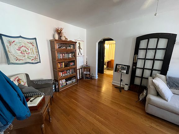 3rd image of 1474 W Winnemac Ave #3