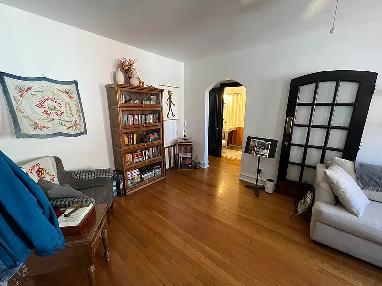 1474 W Winnemac Ave #3 — Photo 3