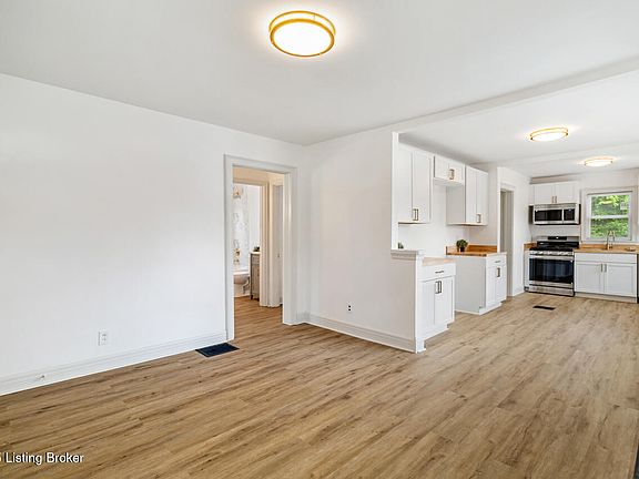 3rd image of 405 N 41st St
