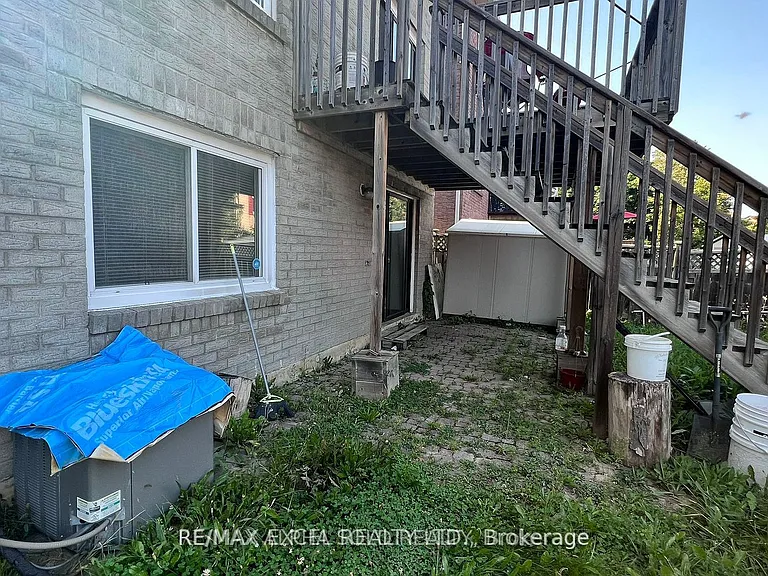 38 Saintsbury Sq #BASEMENT — Photo 11