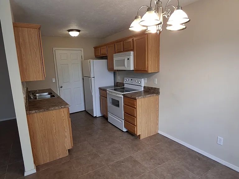 1916 S Bryson Cir #1916 — Photo 5