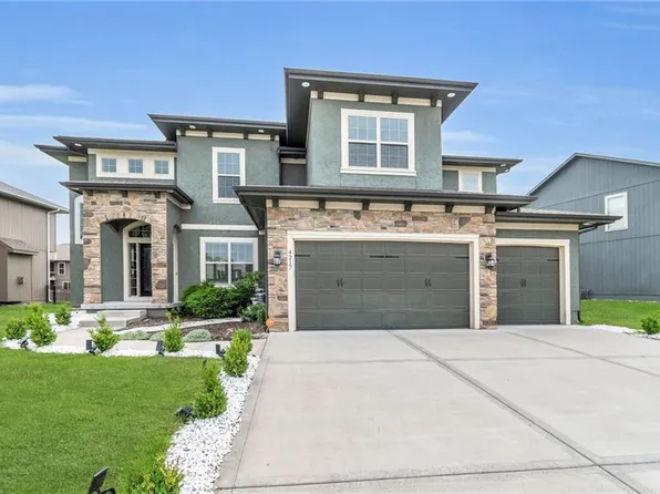4217 SW Stoney Brook Dr, Lees Summit, MO 64082