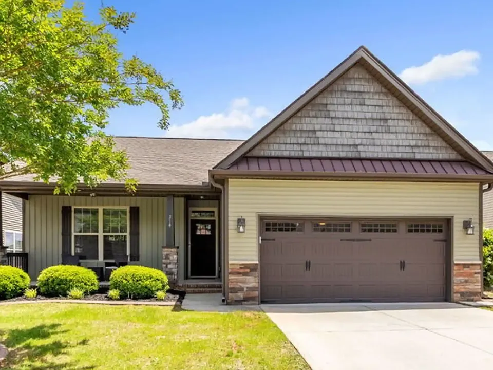 319 Hampton Farms Trl