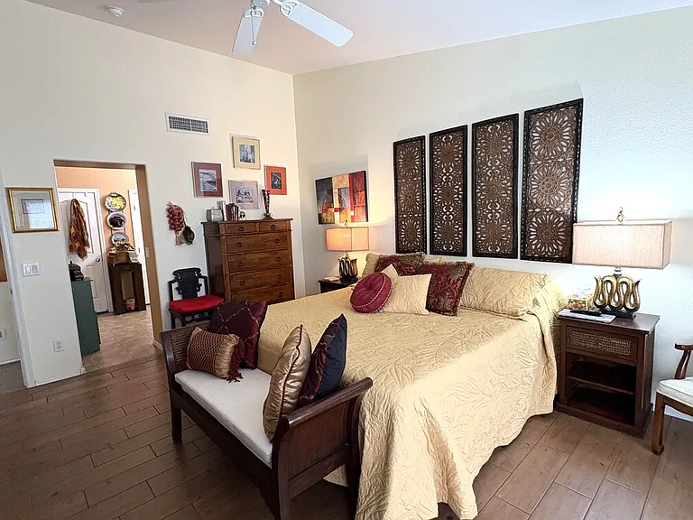 2051 E Desert Fox Dr — Photo 15