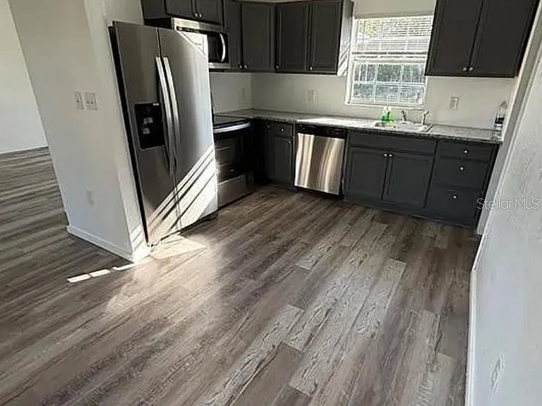 1619 Chatsworth St — Photo 4