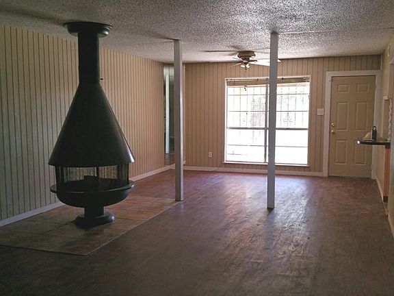 4th image of 4042 Lakeside Dr