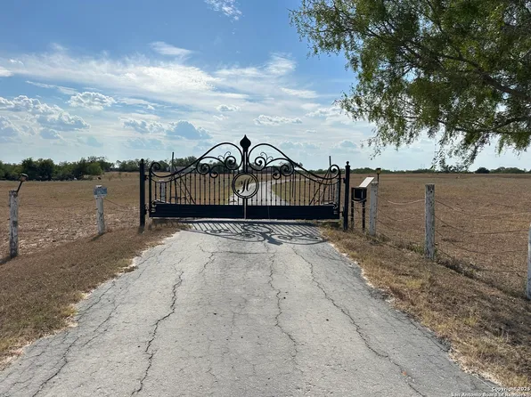 496 County Road 347, Karnes City, TX 78118