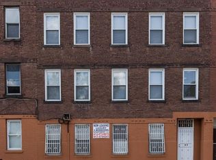 93 Elm St, Holyoke, MA 01040