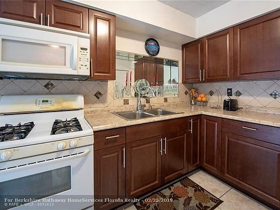 3rd image of 8680 NW 26th Pl
