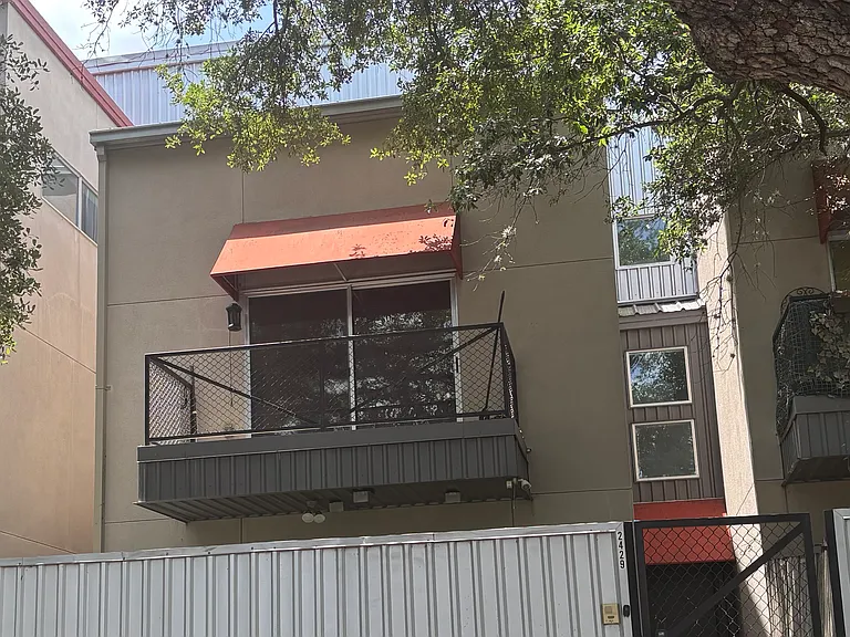 2429 Wentworth St — Photo 7
