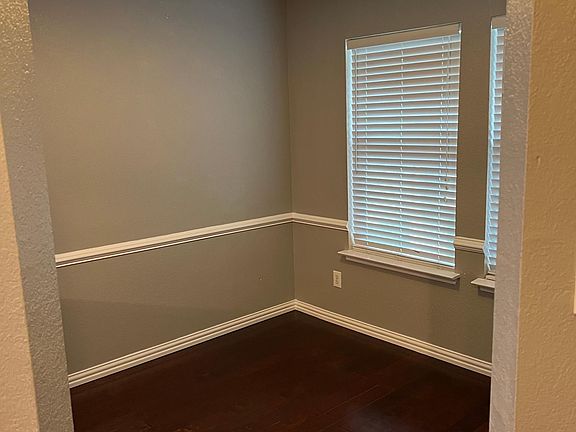 3rd image of 4022 Dogwood Hill St
