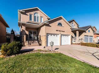 102 Erika Cres, Hamilton, ON L8W 0A2