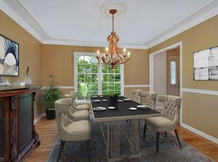2 Farm House Rd, Stewartsville, NJ 08886