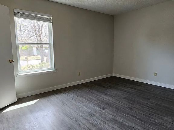 5th image of 2042 E Magnolia Dr