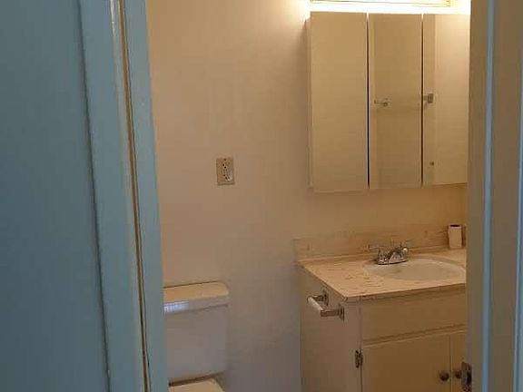 3rd image of 6841 Coldwater Canyon Ave APT 7
