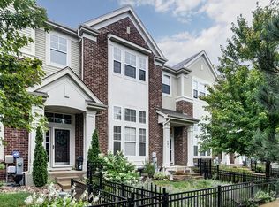 591 Grosvenor Ln, Aurora, IL 60504