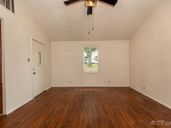 3rd image of 102 S Vandiver Avenue