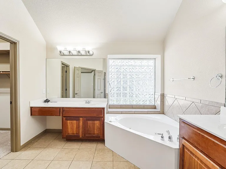 10028 Lisi Anne Dr — Photo 30