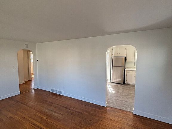 2nd image of 938 S Dogwood Dr