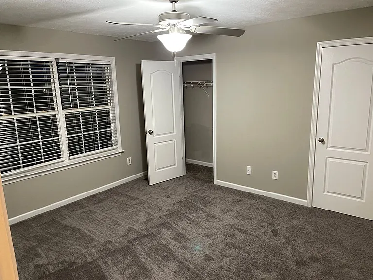 1604 Baucom Dr — Photo 3