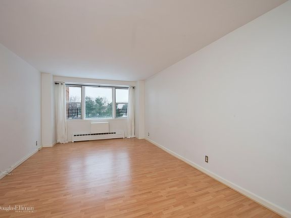 2nd image of 5700 Arlington Ave APT 4A