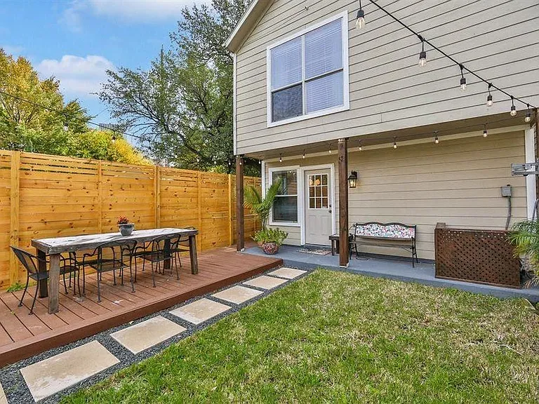 1018 Ruthven St — Photo 2