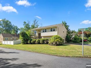 212 Frankfort Ave, Northvale, NJ 07647