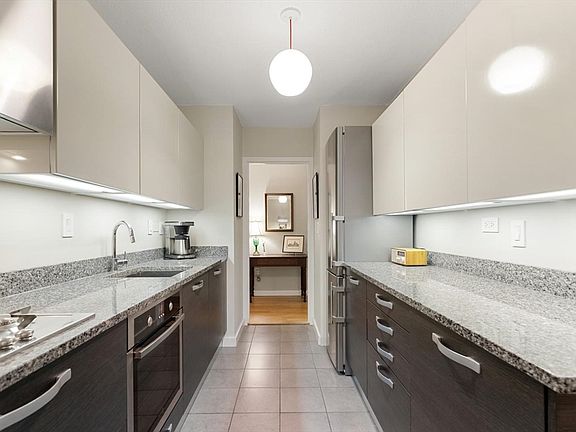 4th image of 2 Hawthorne Pl APT 5M