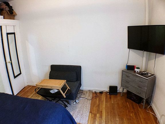 3rd image of 310 W 93rd St #22